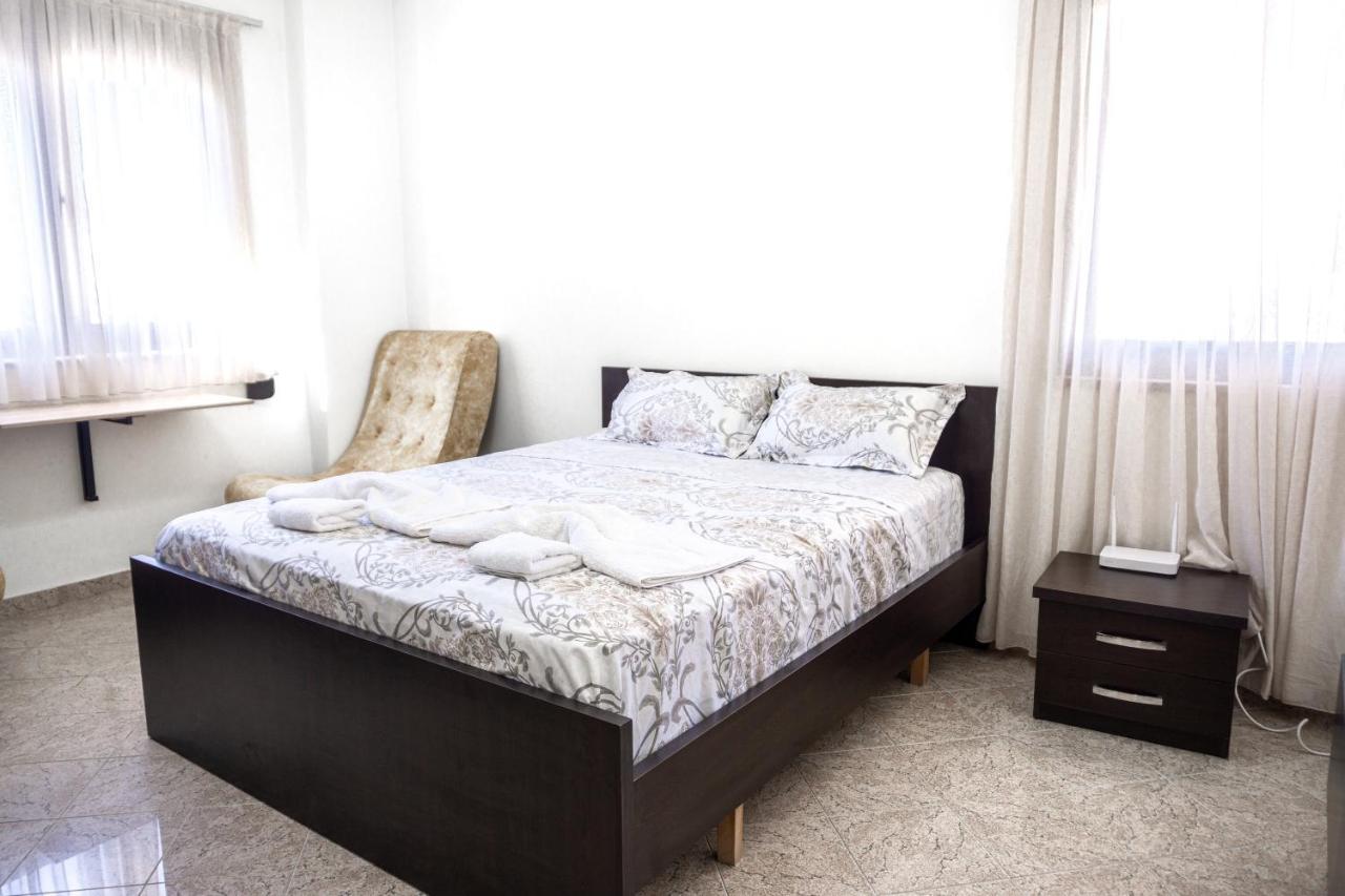 City Center Two Private Bedrooms Near Scanderbeg Square On Shared Apartment Tiranë Luaran gambar