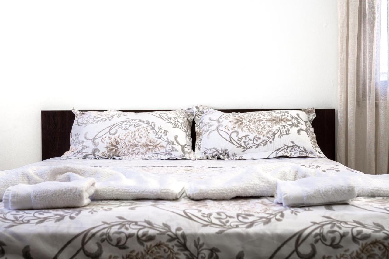 City Center Two Private Bedrooms Near Scanderbeg Square On Shared Apartment Tiranë Luaran gambar