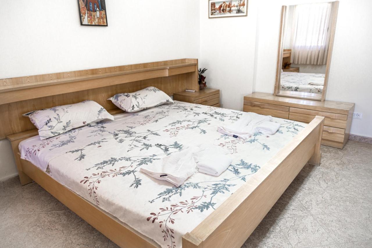 City Center Two Private Bedrooms Near Scanderbeg Square On Shared Apartment Tiranë Luaran gambar